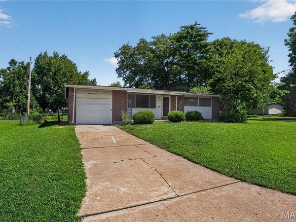 1721 Emery Drive , St Louis, MO 63136