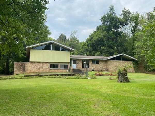 812 Strayhorn, Senatobia, MS 38668