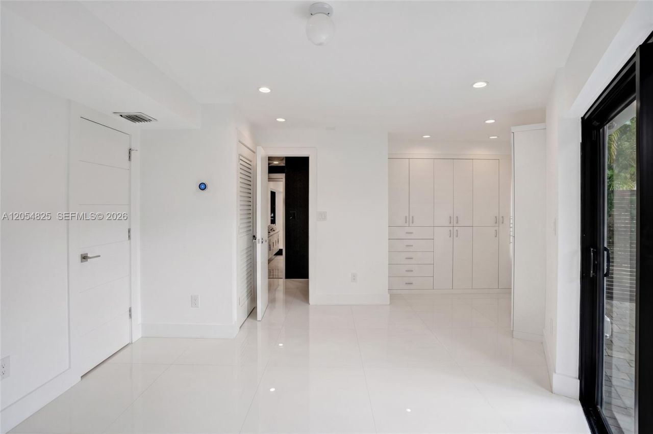 19130 NE 21st Ave , North Miami Beach, FL 33179 Photo