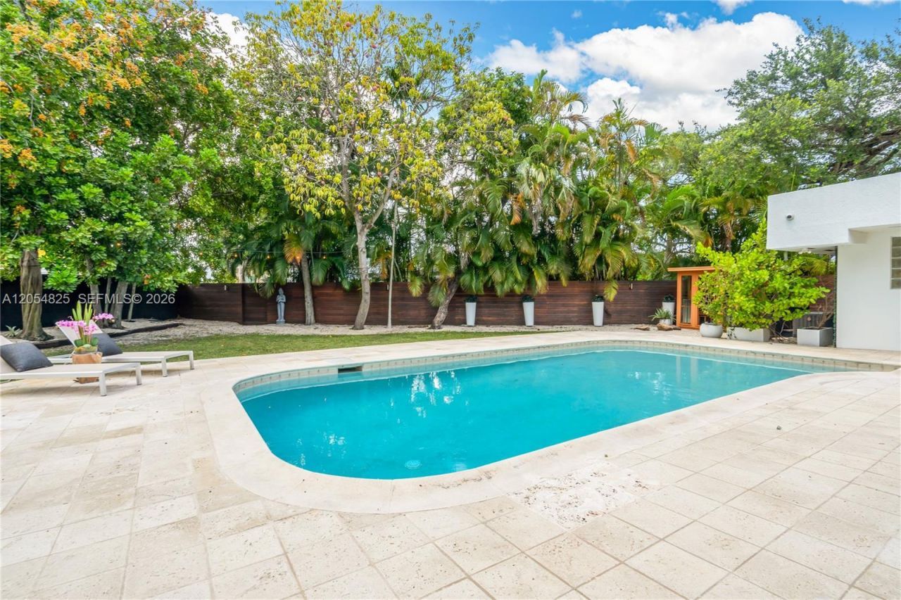 19130 NE 21st Ave , North Miami Beach, FL 33179 Photo