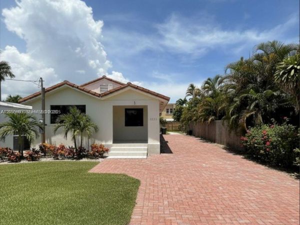 2235 SW 15th St , Miami, FL 33145