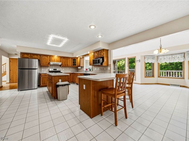 2898 Oakwood Drive, Willoughby Hills, OH 44094 Photo 11