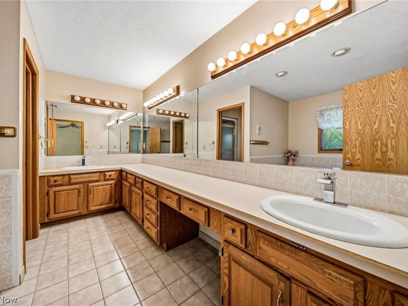 2898 Oakwood Drive, Willoughby Hills, OH 44094 Photo 21