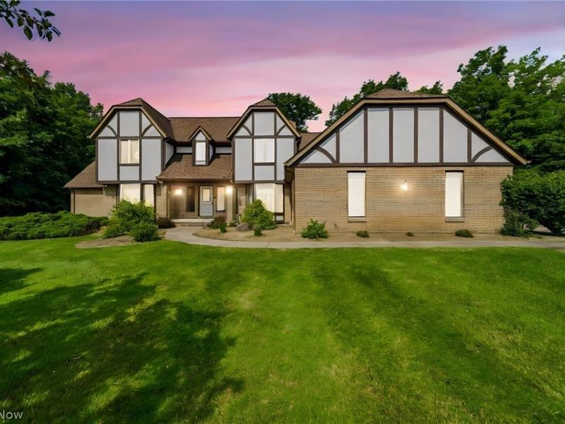 2898 Oakwood Drive, Willoughby Hills, OH 44094 Photo 3
