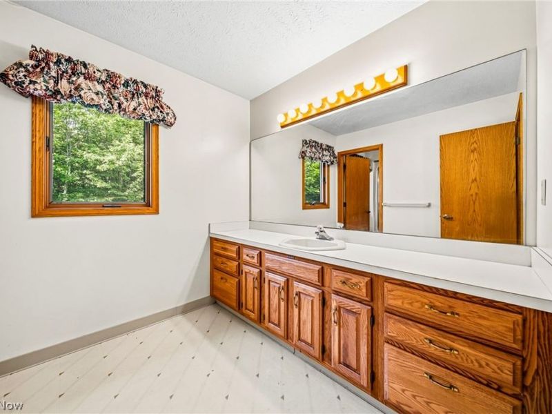 2898 Oakwood Drive, Willoughby Hills, OH 44094 Photo 30