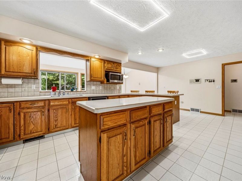 2898 Oakwood Drive, Willoughby Hills, OH 44094 Photo 9