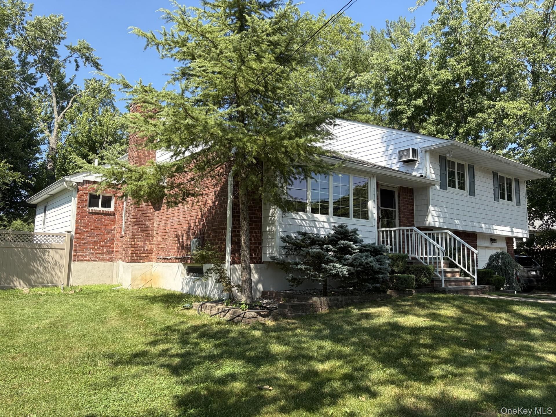 95 Miller Boulevard, Syosset, NY 11791 Main Photo