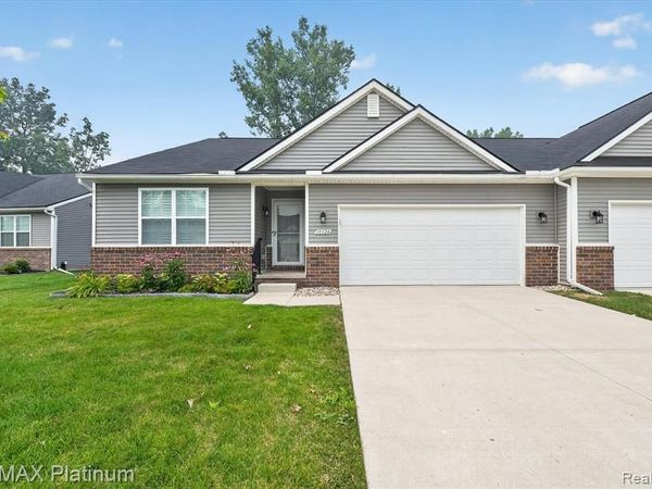 10324 Swan Lake Circle, Ypsilanti, MI 48197
