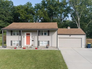 5306 N Sycamore Drive, Kansas City, MO 64119