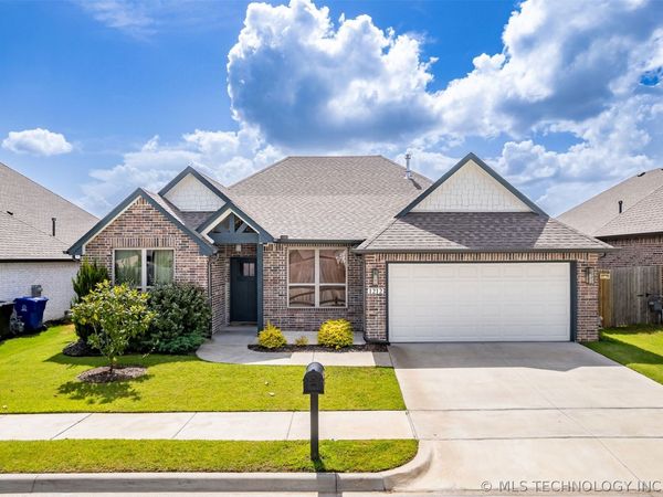 1212 N Dogwood Avenue W, Broken Arrow, OK 74012