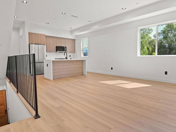 10842 Peach Grove Street , Unit 2, North Hollywood, CA 91601