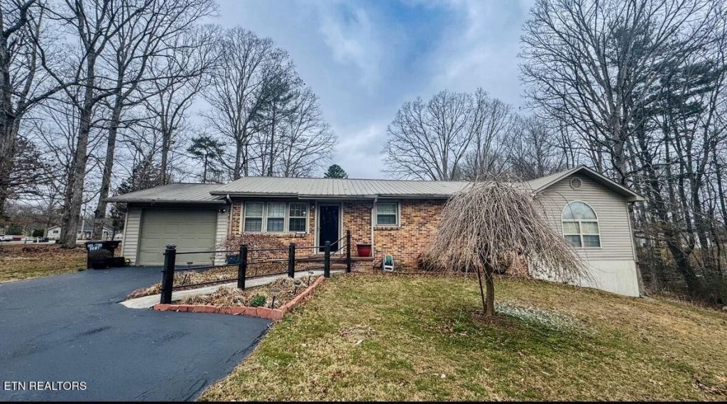 357 Pine Creek Rd , Oneida, TN 37841 Main Photo