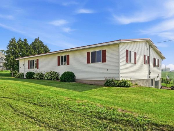 835 Volney Road Road, Monona, IA 52159