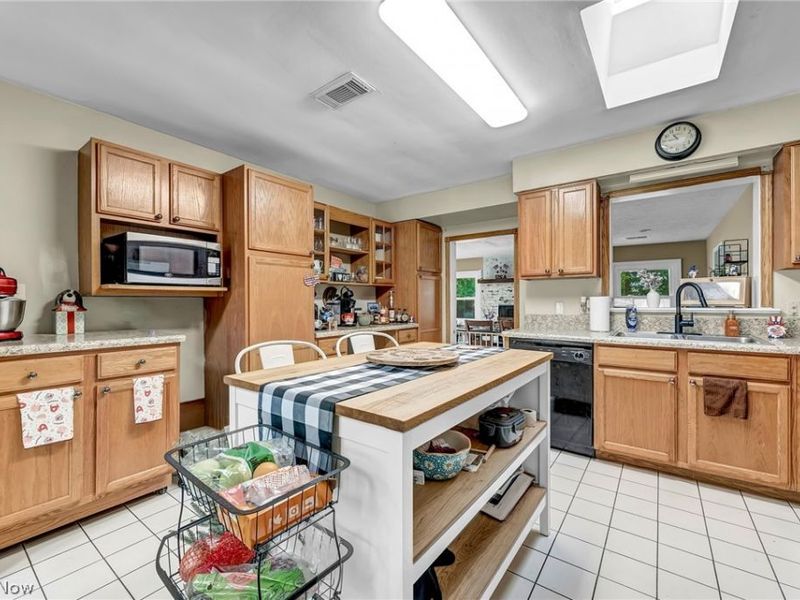 5950 Louis Drive, North Olmsted, OH 44070 Photo 11