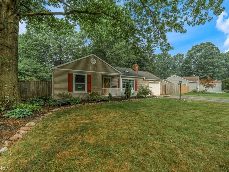 5950 Louis Drive, North Olmsted, OH 44070 Photo 3
