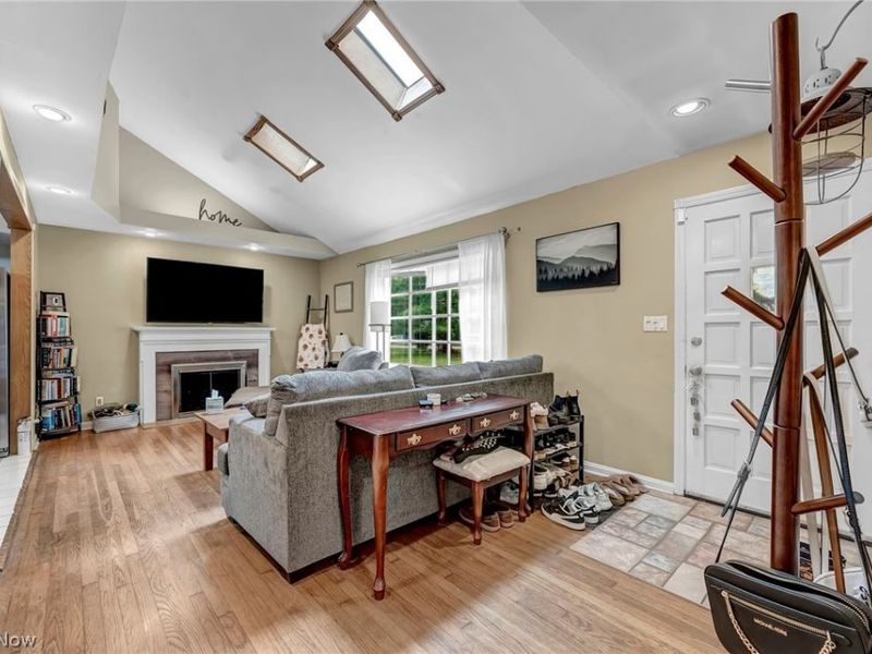 5950 Louis Drive, North Olmsted, OH 44070 Photo 5
