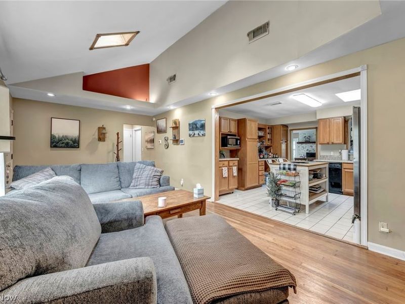 5950 Louis Drive, North Olmsted, OH 44070 Photo 8