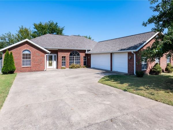 2705 SE 6Th Street , Bentonville, AR 72712
