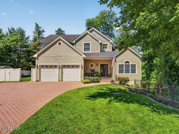 5 Grant Court, Tinton Falls, NJ 07724