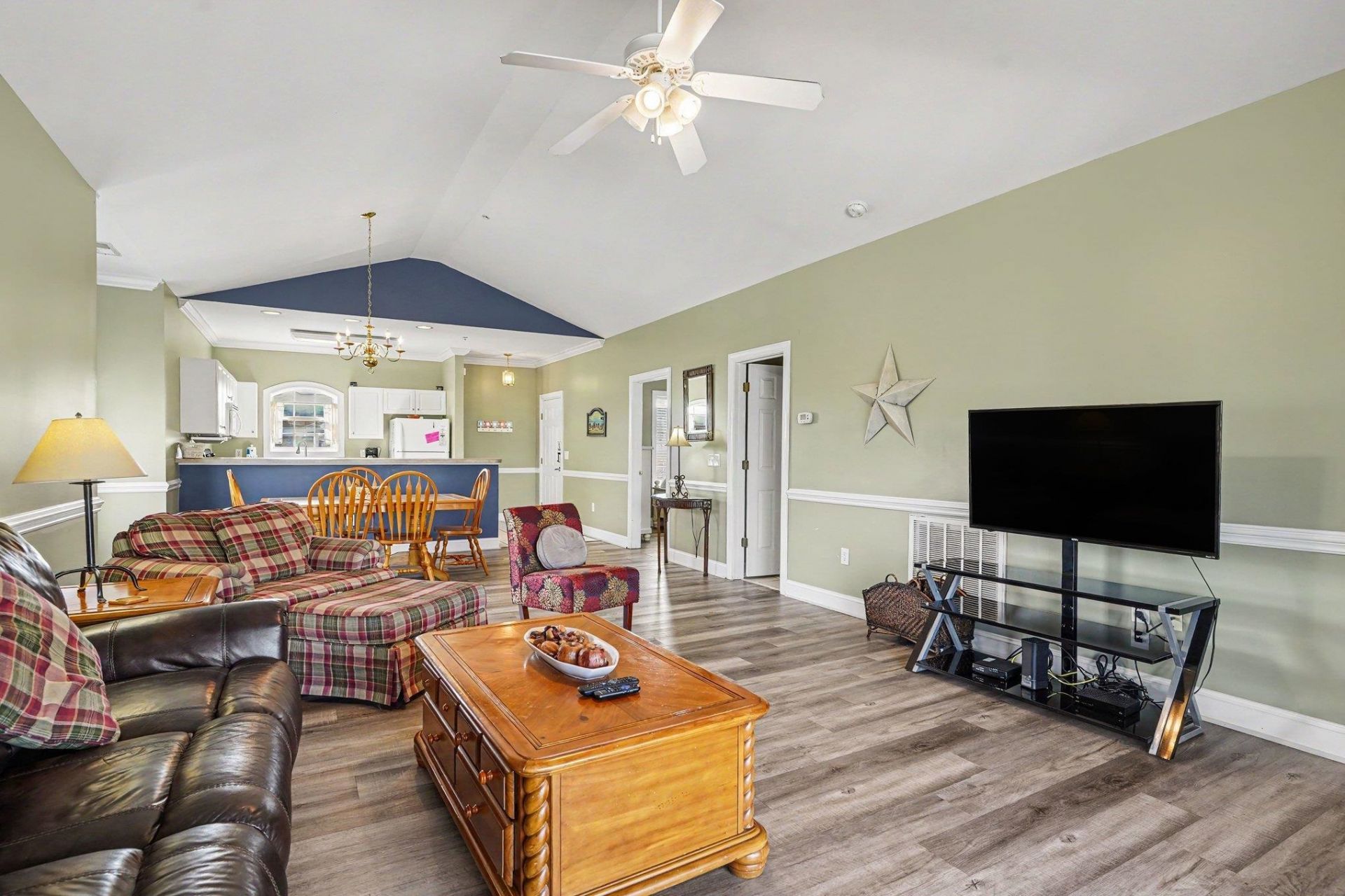 4878 Dahlia Ct.  Photo 4