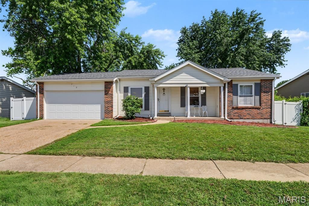 719 Waterfall Drive , Florissant, MO 63034 Main Photo