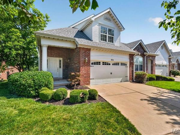 8931 Hilltop Manor Drive, St Louis, MO 63132