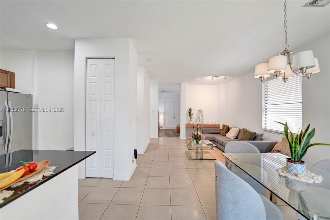 650 NE 191st Ter , Miami, FL 33179 Photo