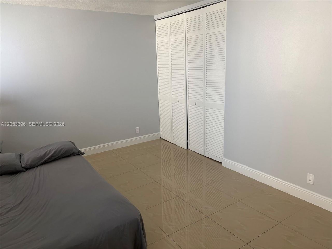 427 Golden Isles Dr , Unit 10D, Hallandale Beach, FL 33009 Photo