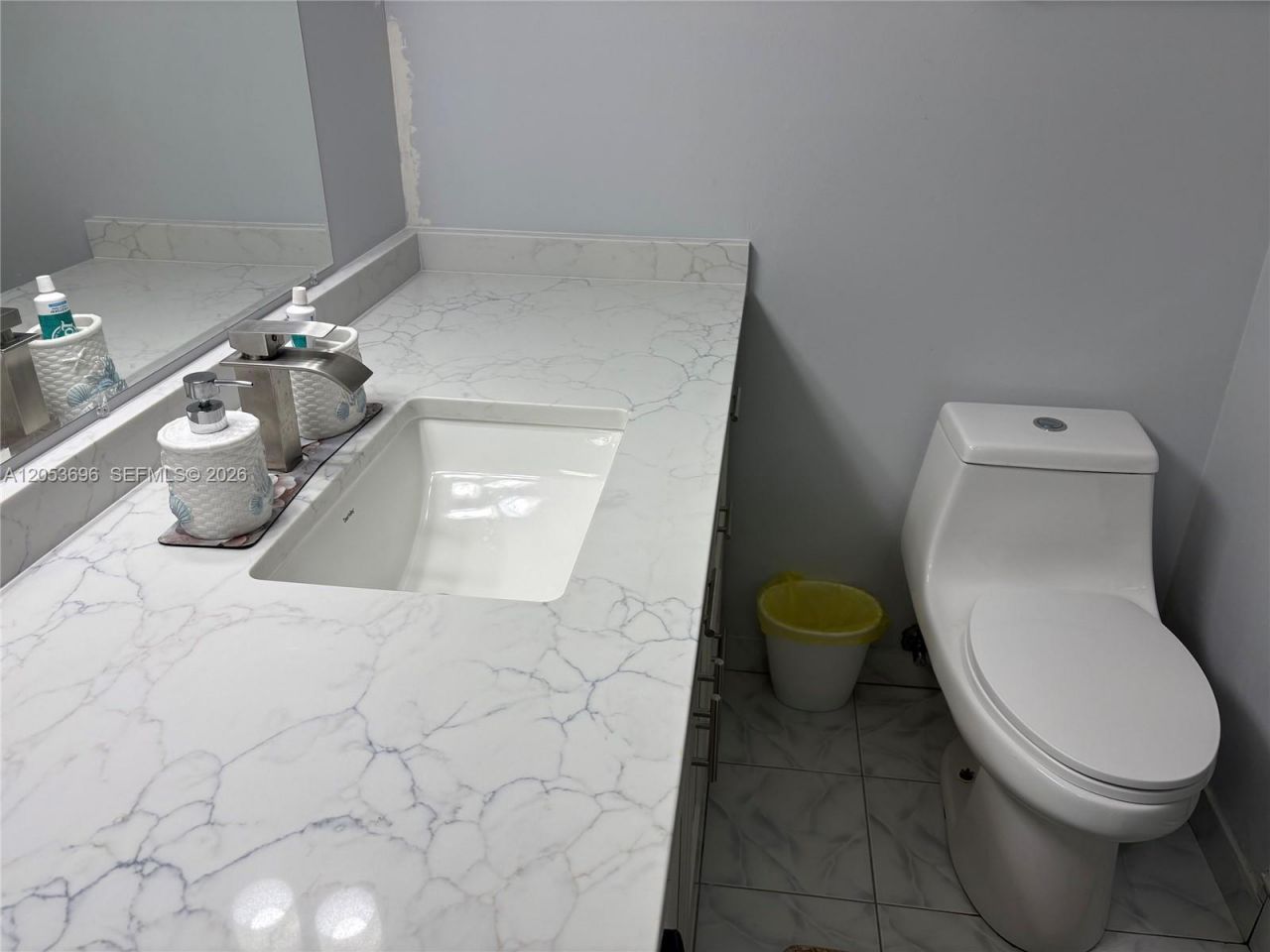 427 Golden Isles Dr , Unit 10D, Hallandale Beach, FL 33009 Photo