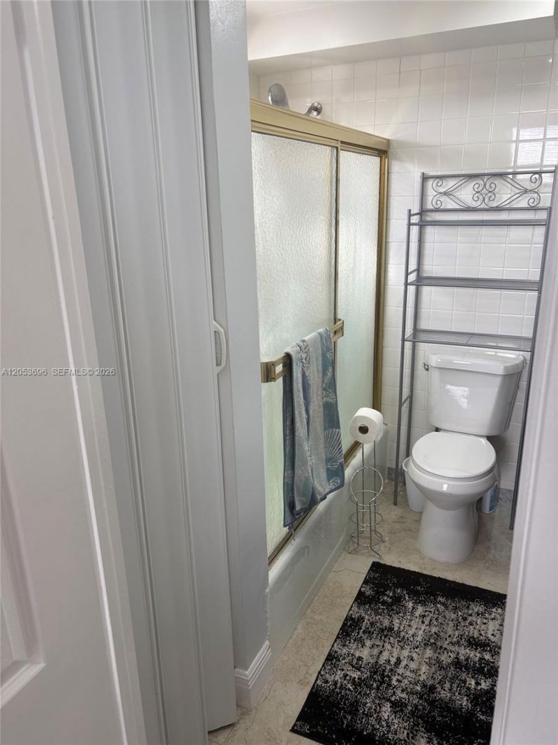 427 Golden Isles Dr , Unit 10D, Hallandale Beach, FL 33009 Photo
