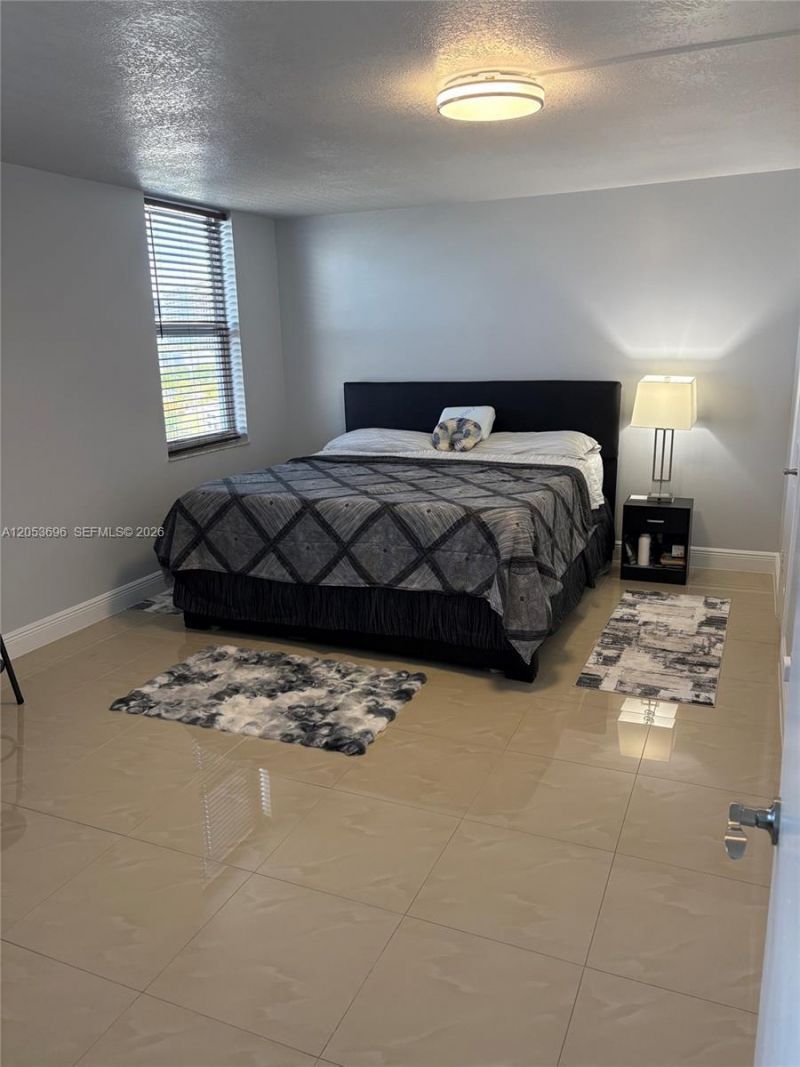427 Golden Isles Dr , Unit 10D, Hallandale Beach, FL 33009 Photo