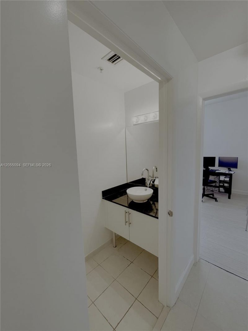 31 SE 5th St , Unit 3712, Miami, FL 33131 Photo