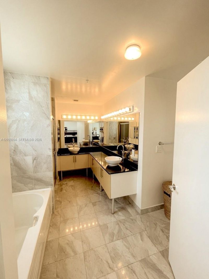 31 SE 5th St , Unit 3712, Miami, FL 33131 Photo