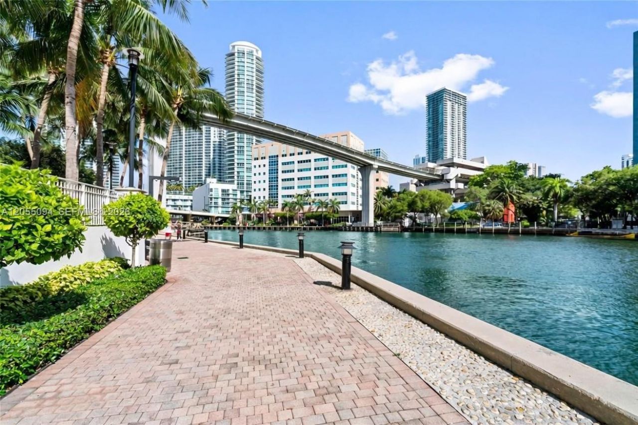 31 SE 5th St , Unit 3712, Miami, FL 33131 Photo
