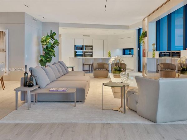 18555 Collins Ave , Unit 4705, Sunny Isles Beach, FL 33160