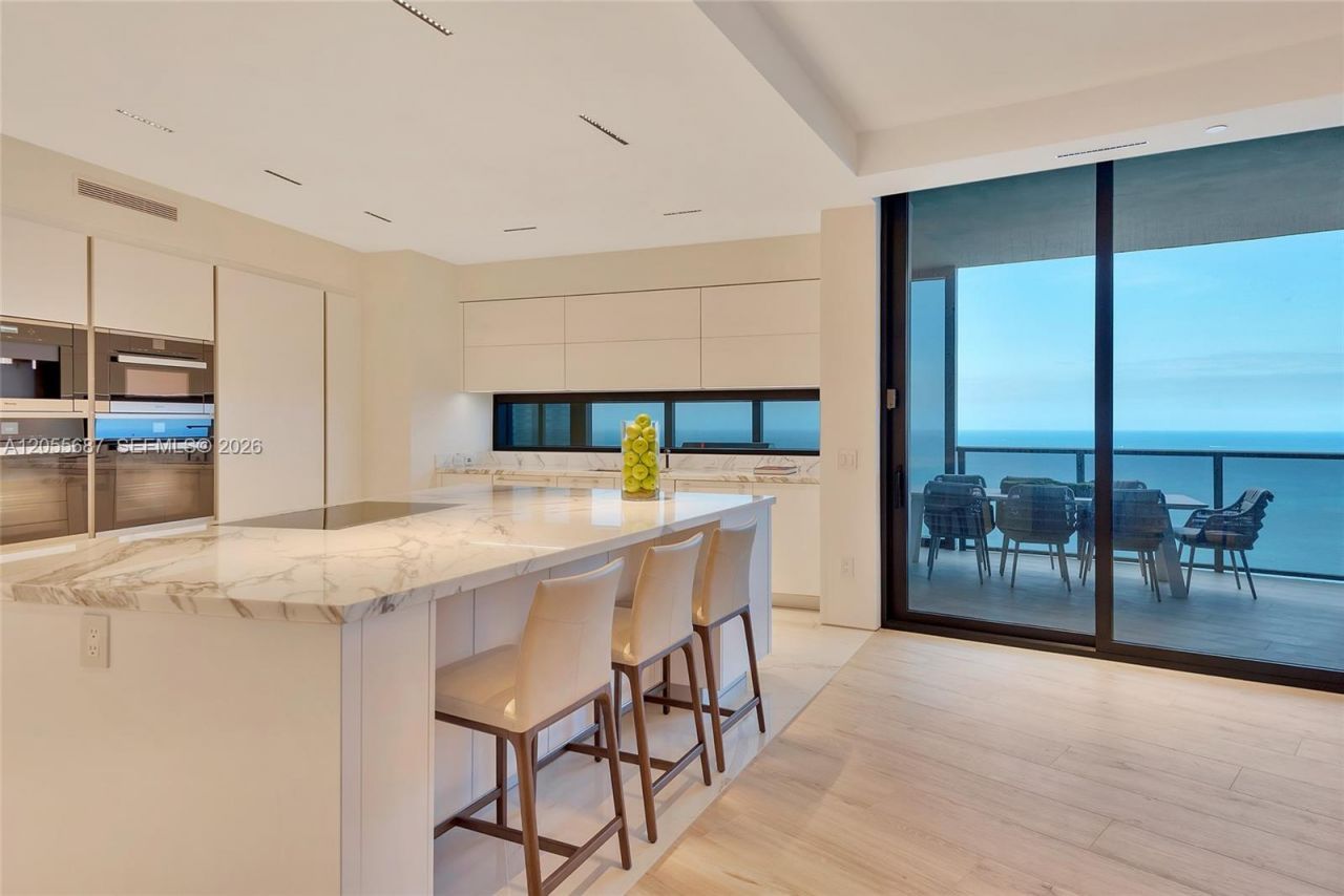 18555 Collins Ave , Unit 4705, Sunny Isles Beach, FL 33160 Photo