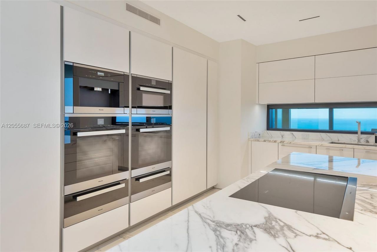 18555 Collins Ave , Unit 4705, Sunny Isles Beach, FL 33160 Photo