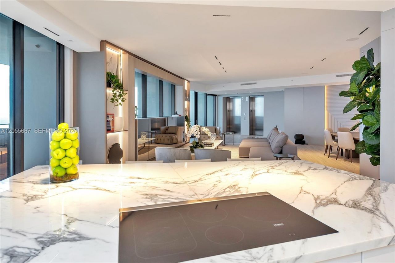 18555 Collins Ave , Unit 4705, Sunny Isles Beach, FL 33160 Photo