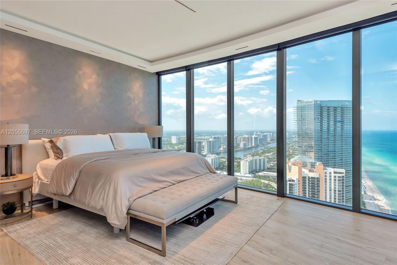 18555 Collins Ave , Unit 4705, Sunny Isles Beach, FL 33160 Photo