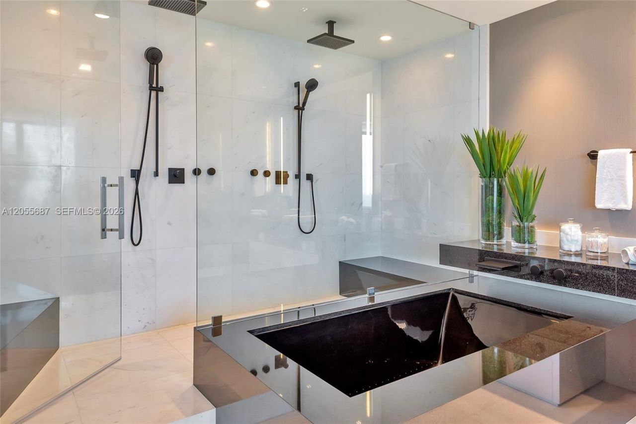 18555 Collins Ave , Unit 4705, Sunny Isles Beach, FL 33160 Photo