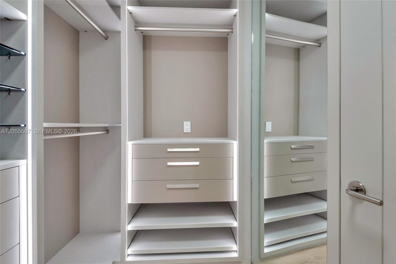 18555 Collins Ave , Unit 4705, Sunny Isles Beach, FL 33160 Photo