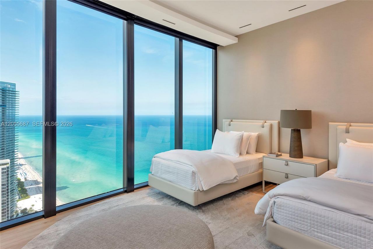 18555 Collins Ave , Unit 4705, Sunny Isles Beach, FL 33160 Photo