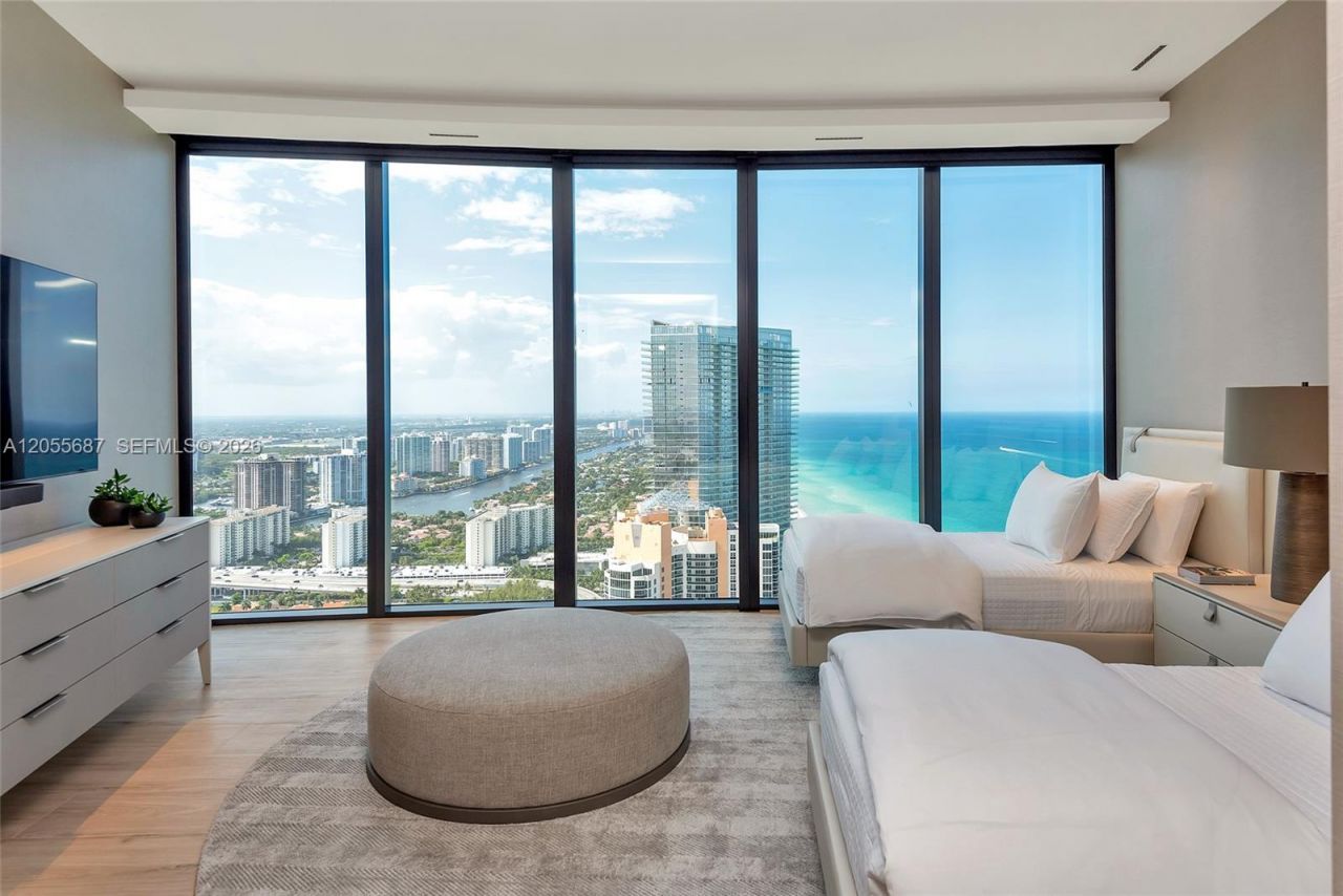 18555 Collins Ave , Unit 4705, Sunny Isles Beach, FL 33160 Photo