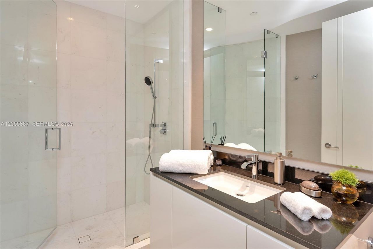 18555 Collins Ave , Unit 4705, Sunny Isles Beach, FL 33160 Photo