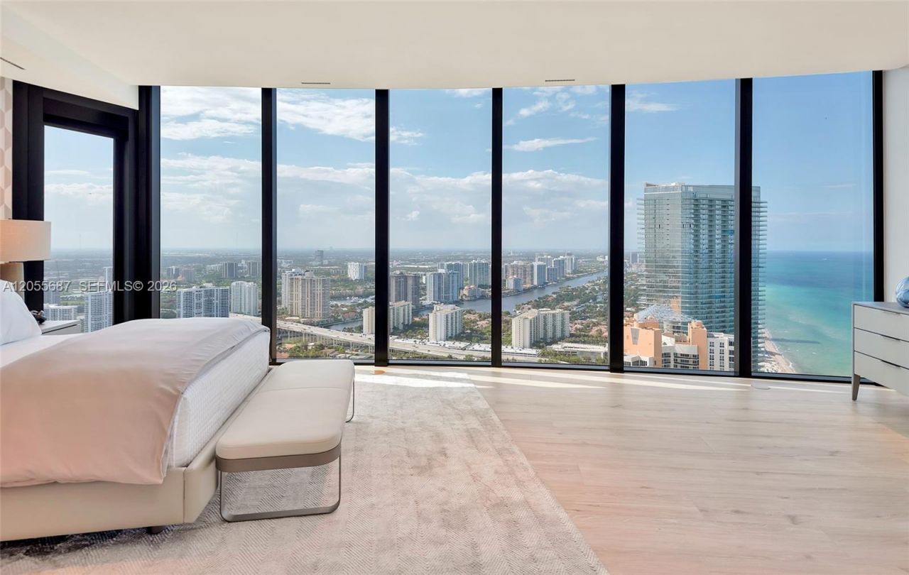 18555 Collins Ave , Unit 4705, Sunny Isles Beach, FL 33160 Photo