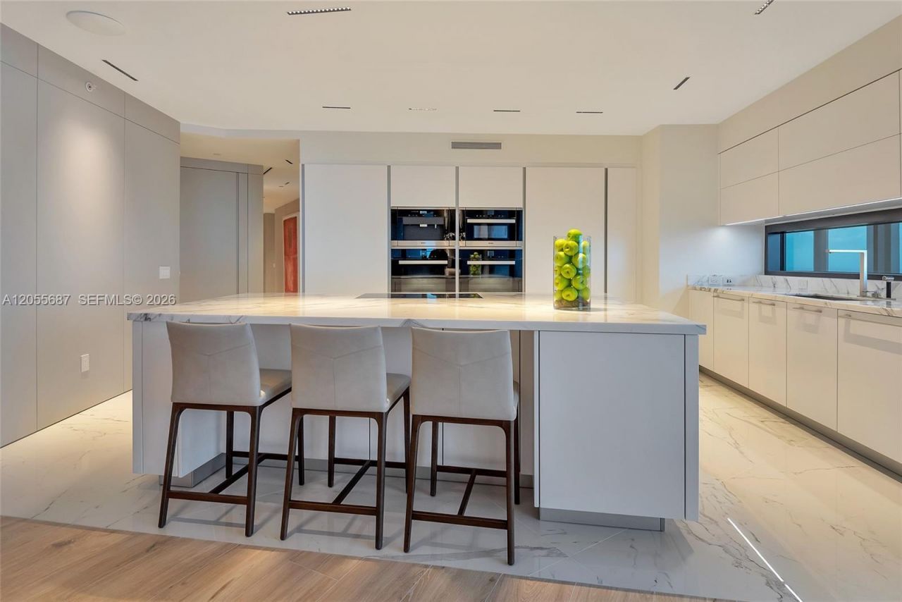 18555 Collins Ave , Unit 4705, Sunny Isles Beach, FL 33160 Photo