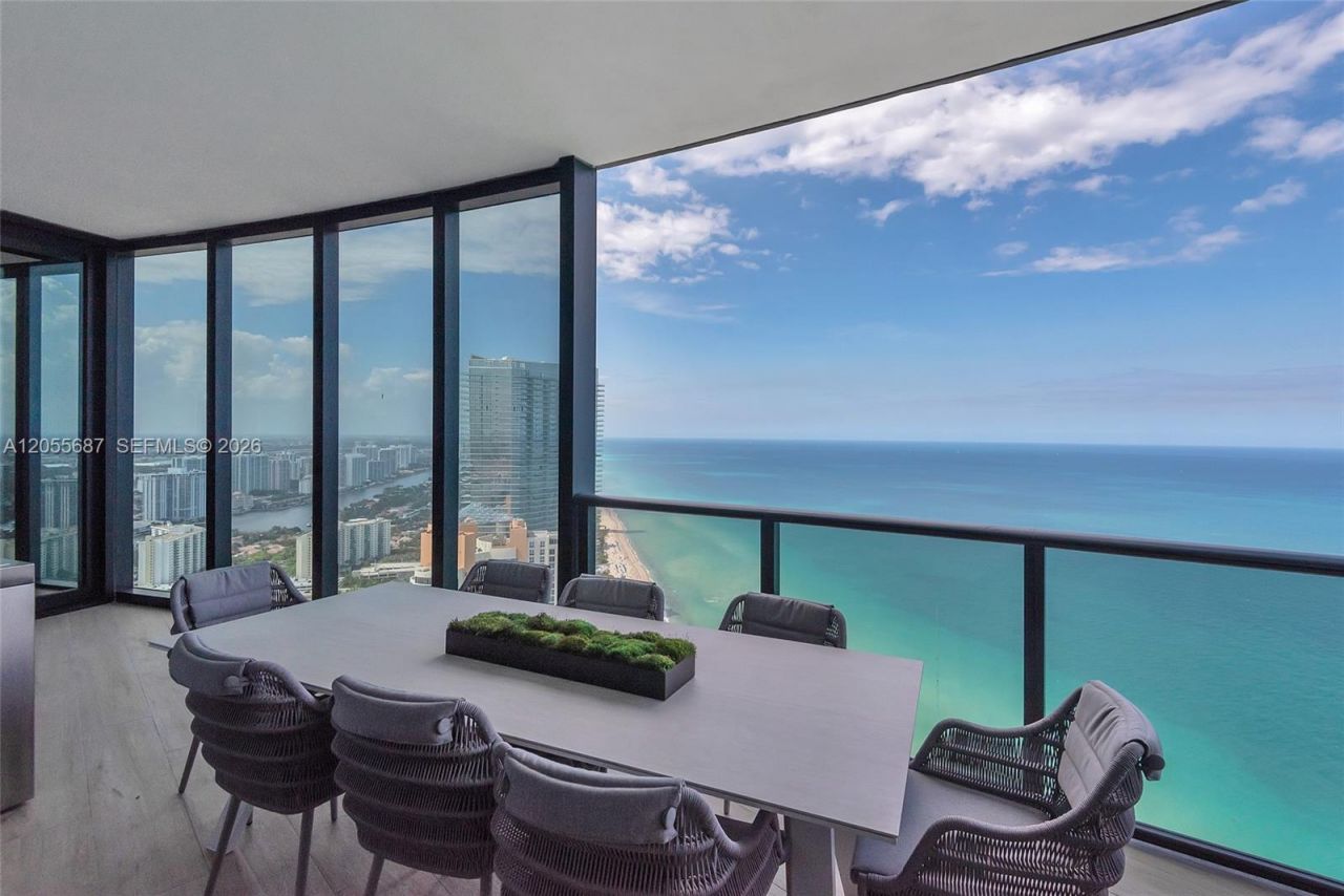 18555 Collins Ave , Unit 4705, Sunny Isles Beach, FL 33160 Photo