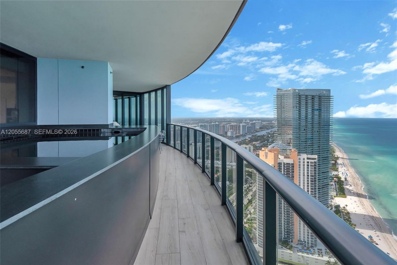 18555 Collins Ave , Unit 4705, Sunny Isles Beach, FL 33160 Photo