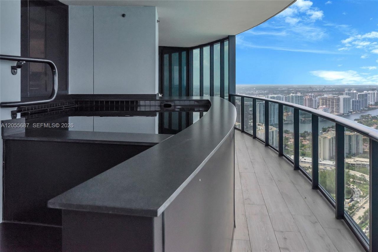 18555 Collins Ave , Unit 4705, Sunny Isles Beach, FL 33160 Photo