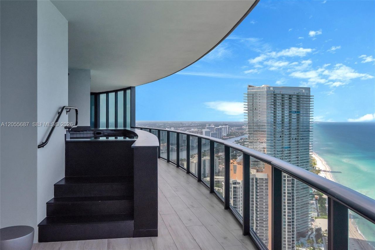 18555 Collins Ave , Unit 4705, Sunny Isles Beach, FL 33160 Photo
